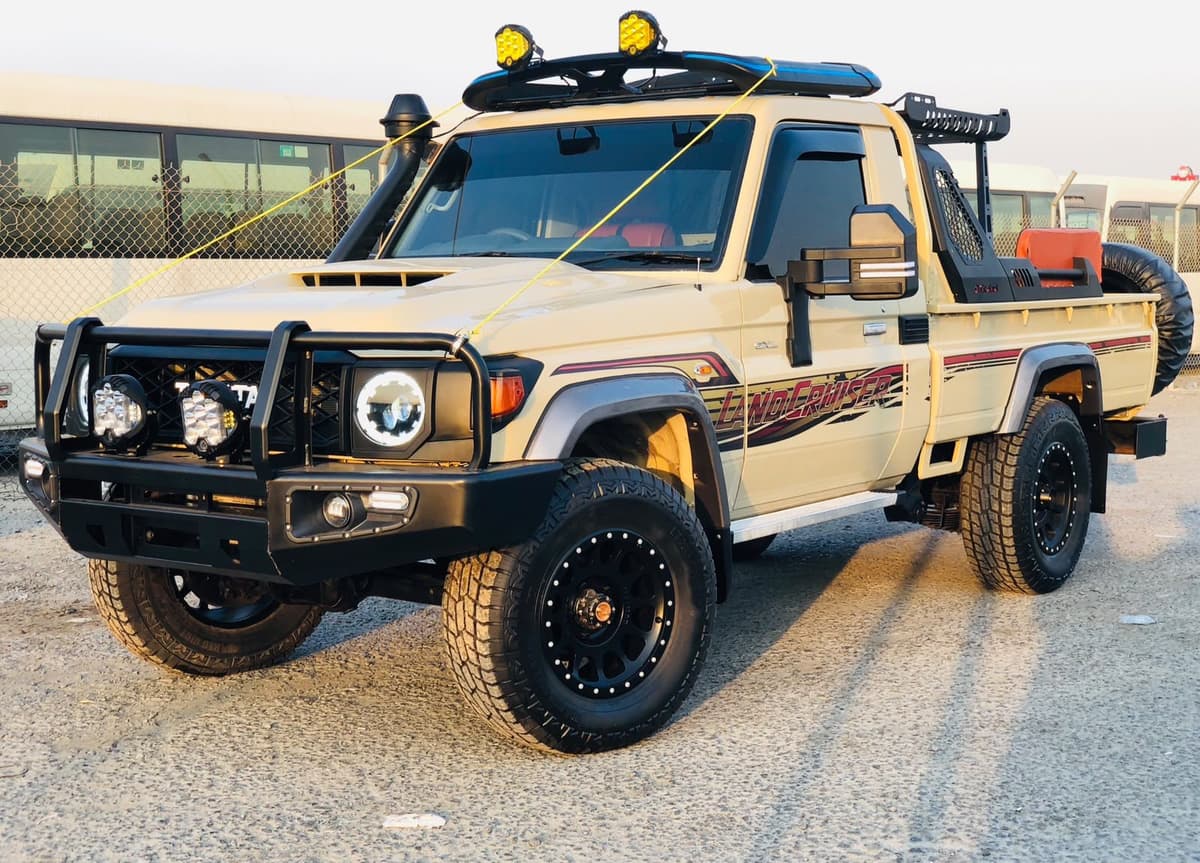 2016 Toyota Land Cruiser Pickup